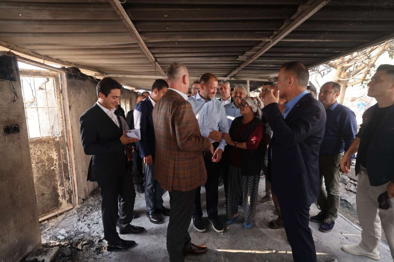 Seydikemer'de Yangın Sonrası Devlet Sahada: Bakan Yardımcısı Bulut ve Vali Akbıyık Vatandaşlarla Buluştu 3